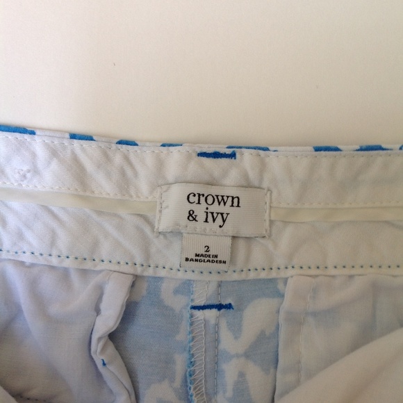 crown & ivy | Blue and White Seahorse Print Shorts - Picture 5 of 5